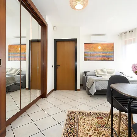 شقة -luminosa 5 Stars With Balcony- Wifi Netflix 15 Minutes From Duomo