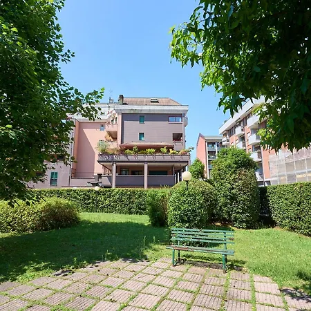 -luminosa 5 Stars With Balcony- Wifi Netflix 15 Minutes From Duomo *