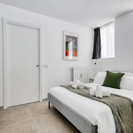 Red Cannas, Cozy In Life District * Μιλάνο