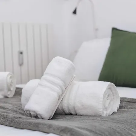 Red Cannas, Cozy In Life District *