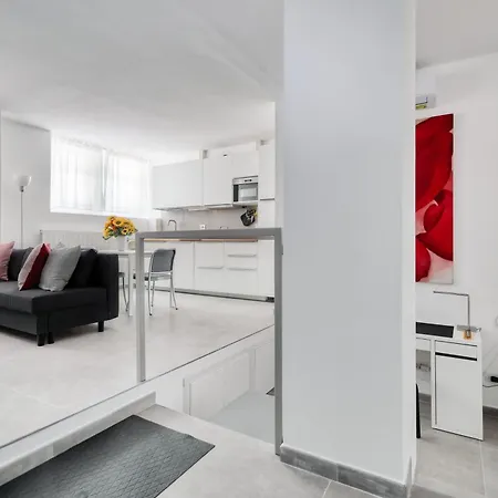 Red Cannas, Cozy In Life District Апартаменты Милан