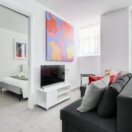 Red Cannas, Cozy In Life District