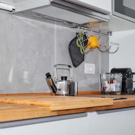 Red Cannas, Cozy In Life District *