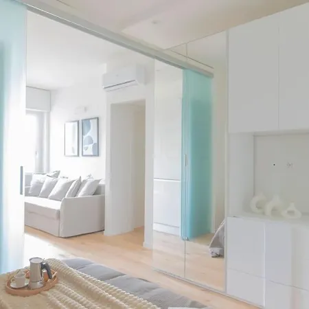 Modern & Stylish Near Isola & Station * Milan