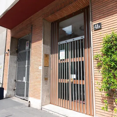 Modern & Stylish Near Isola & Station Apartment Milan
