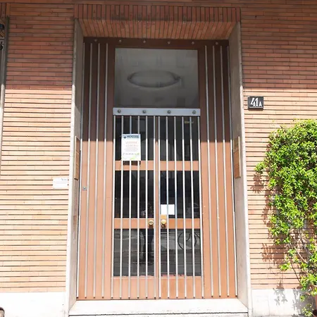 Apartment Modern & Stylish Near Isola & Station Milan