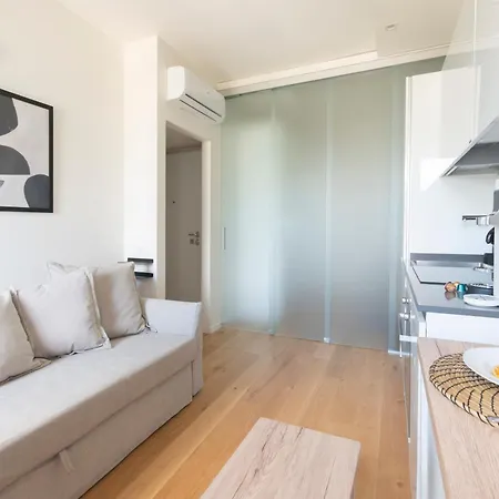 Modern & Stylish Near Isola & Station * Milan