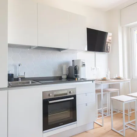Apartment Modern & Stylish Near Isola & Station *