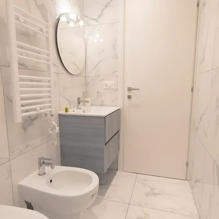 Apartment Modern & Stylish Near Isola & Station Milan