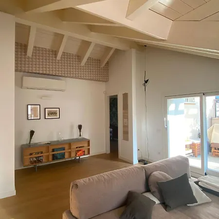 Apartamento Attico Con Terrazzo Vicino Al Centro E Metro *