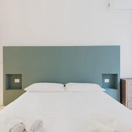 Brand New With Balcony * Milaan