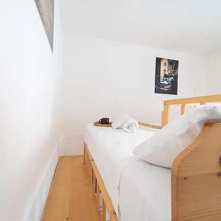 I Host - Pasteur 15-2 Milán