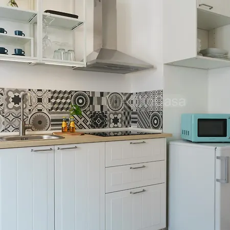 Looking 4 Station Center ミラノ