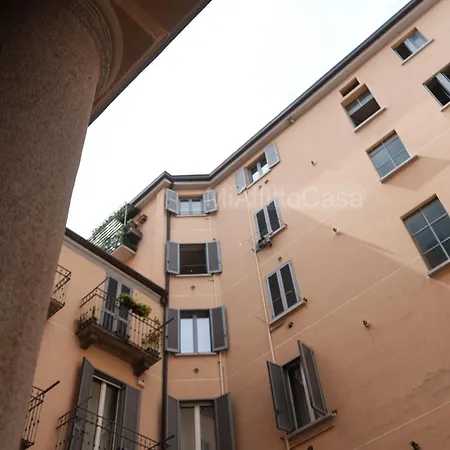 Looking 4 Station Close To Center * Milan
