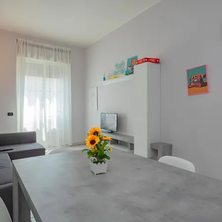 Xenia - Lovely In Citta Studi * Milán