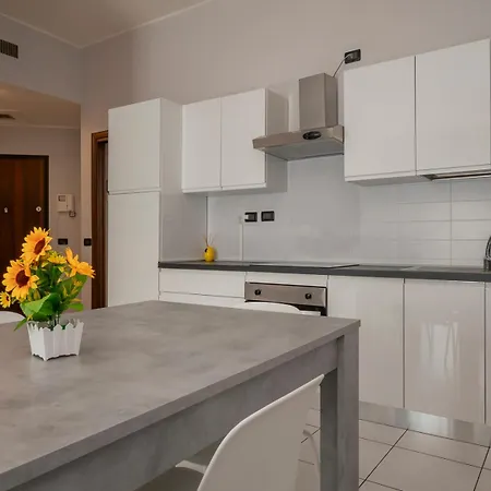 Xenia - Lovely In Citta Studi Apartamento *