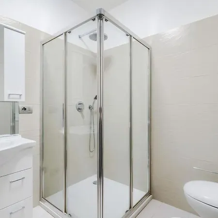 Duomo 15 Min Walk - Luxury Flat, Netflix And Wi-fi *