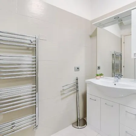 Duomo 15 Min Walk - Luxury Flat, Netflix And Wi-fi Apartment *
