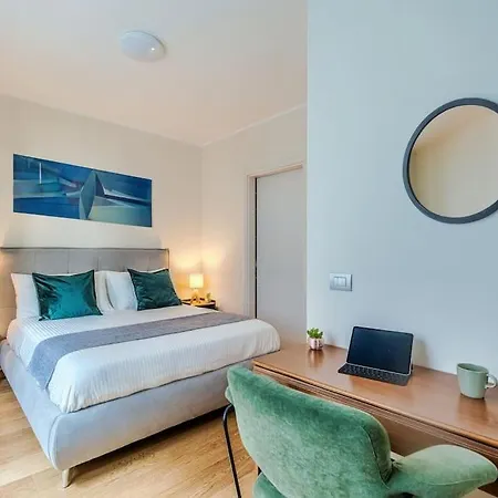 Duomo 15 Min Walk - Luxury Flat, Netflix And Wi-fi Apartment Milan