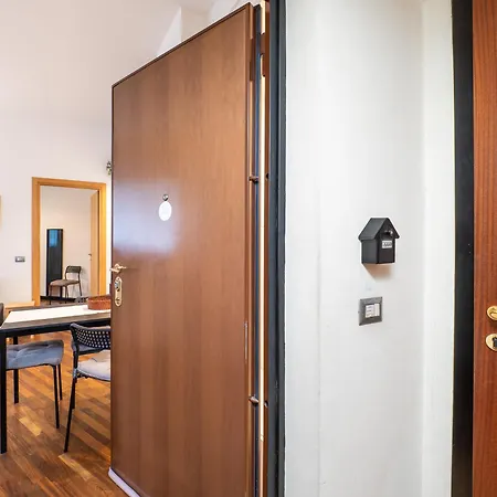 Cozy Near - 4 Guests Apartamento Milán
