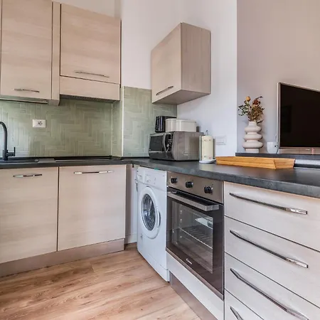 4 Pax Wi-fi Lorenteggio * Milano