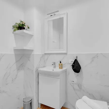 Nuovo E Confortevole, 4pax, Tram 24, Universita Апартаменты *