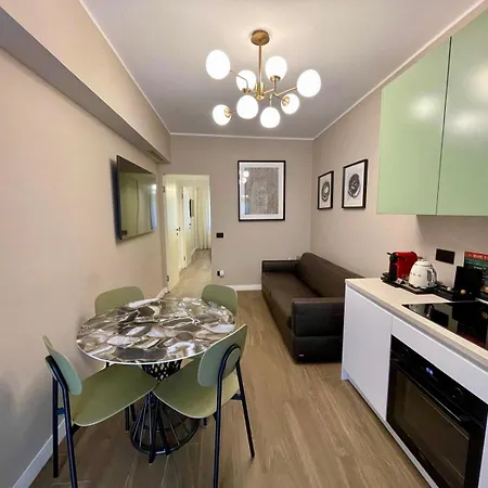 Botticelli Golden House Next To Duomo *