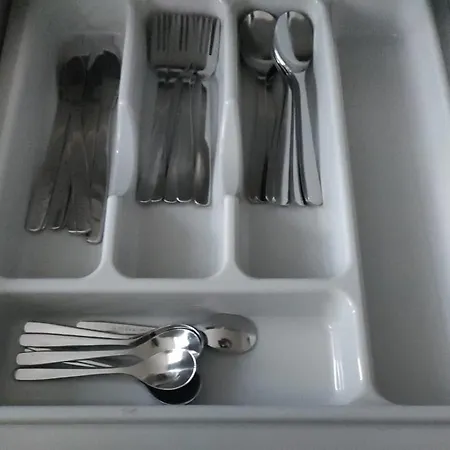 For 6 Peaple Close To The Red Metro ميلان