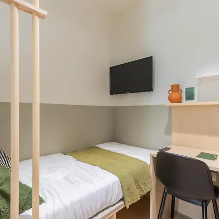 Well-located Campus Near Park * Milán