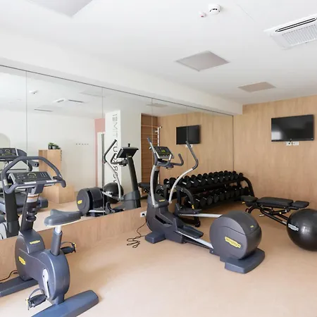 Well-located Campus Near Park