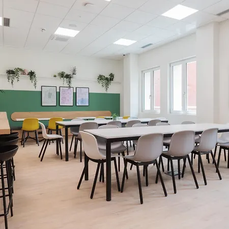 Well-located Campus Near Park