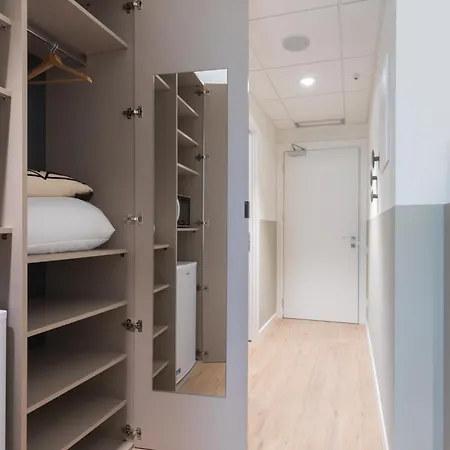 Well-located Campus Near Park