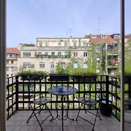 Stanza Nr 4 In Incantevole In Zona Solari