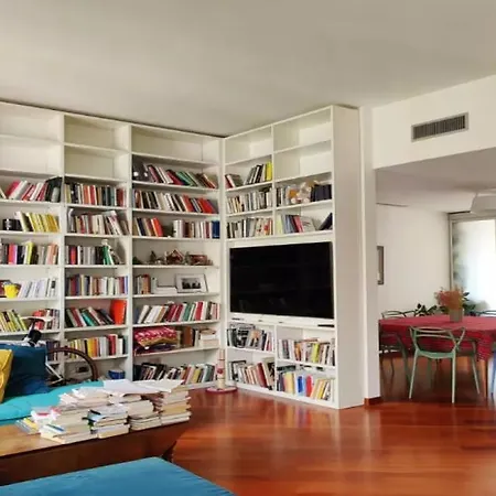 Stanza Nr 4 In Incantevole In Zona Solari