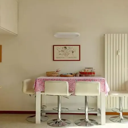 Stanza Nr 4 In Incantevole In Zona Solari Guest house Milan