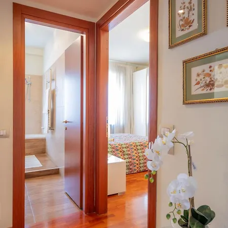 Appartamento Con Due Stanze In Via Oglio *