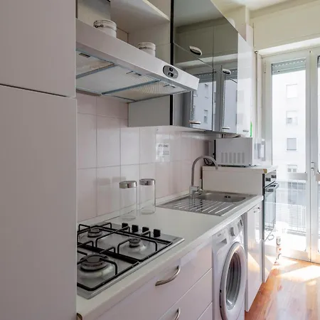 Appartamento Con Due Stanze In Via Oglio