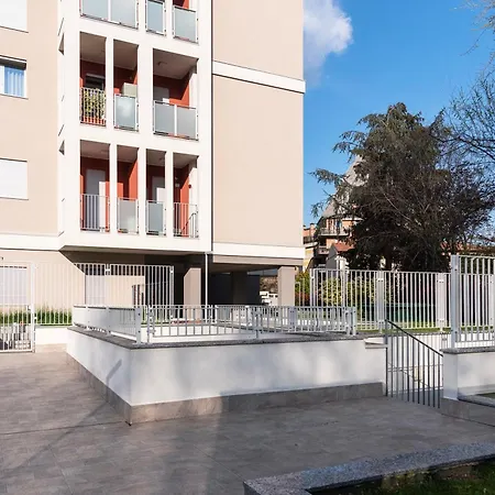 San Siro Fiera - Youhosty * 米兰