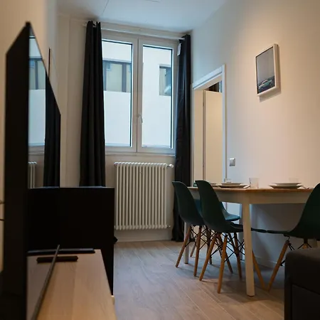 Rifugio Milanese Con Parcheggio Privato, Ambiente Tranquillo E Convenienza Apartment Milan