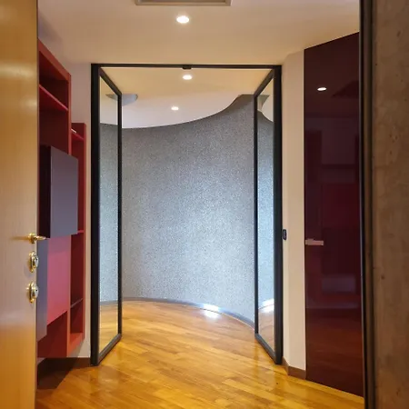 Garibaldi Station-isola-the Cubes