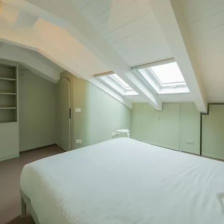 Xenia - Attic In San Siro Area Apartment