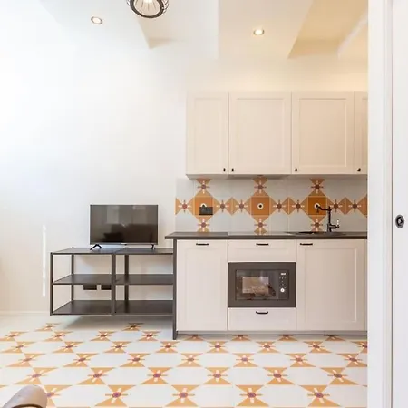 4fo6 Navigli-duomo -yellow Chic -