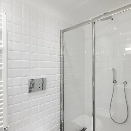 Ceradini With Balcony R&r شقة *