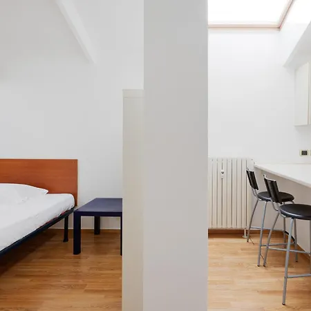 Guesthost - Viale Umbria Bright