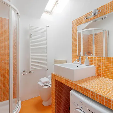 Guesthost - Viale Umbria Bright