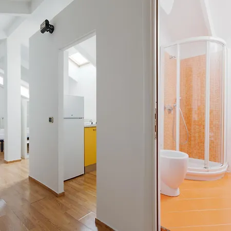 Guesthost - Viale Umbria Bright Апартаменты *