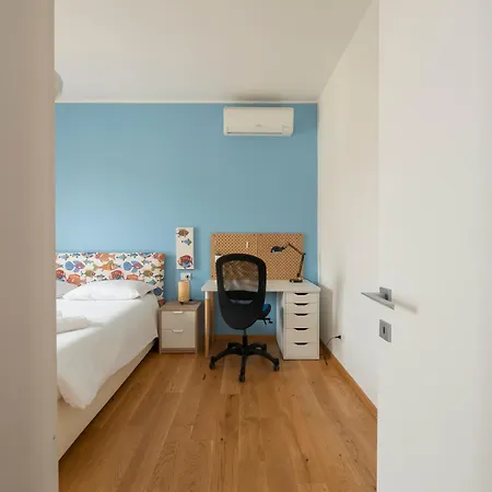 Xenia - Colorful In Citta Studi Area *