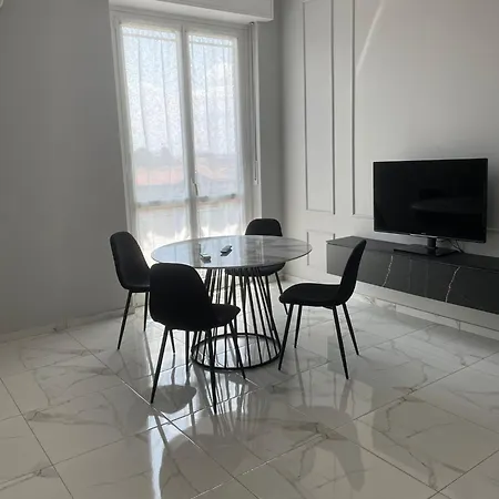 Apartment Luxury 100 Mq A Stone's Throw From The Duomo Milan