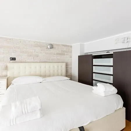 Guesthost - - Gorla M1 Modern Studio! Διαμέρισμα *