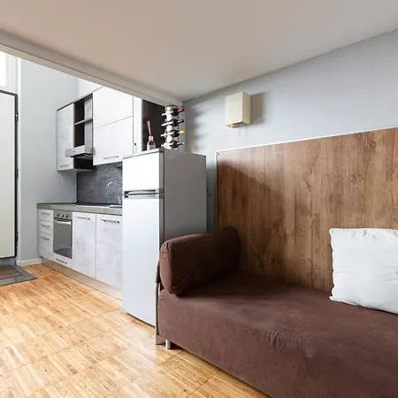 Guesthost - - Gorla M1 Modern Studio! *